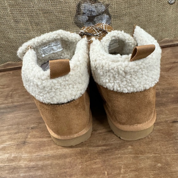 NIB, Moccasin, Sherpa Interior, faux Suede , Style: Cherilyn, Very G, Brown - Picture 4 of 6